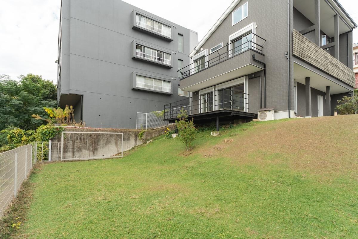 宝塚市花屋敷荘園の賃貸物件/サッカーゴールを張れる広々とした庭