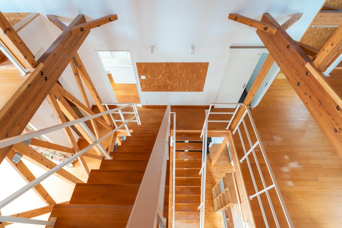 宝塚市花屋敷荘園の賃貸物件/吹抜階段でつながる