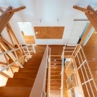 宝塚市花屋敷荘園の賃貸物件/吹抜階段でつながる