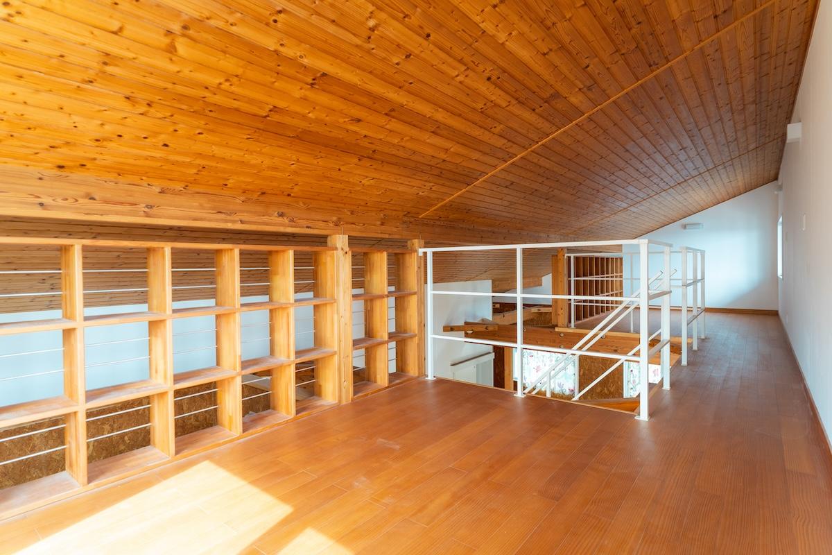 宝塚市花屋敷荘園の賃貸物件/屋根裏の趣味スペースにも◎