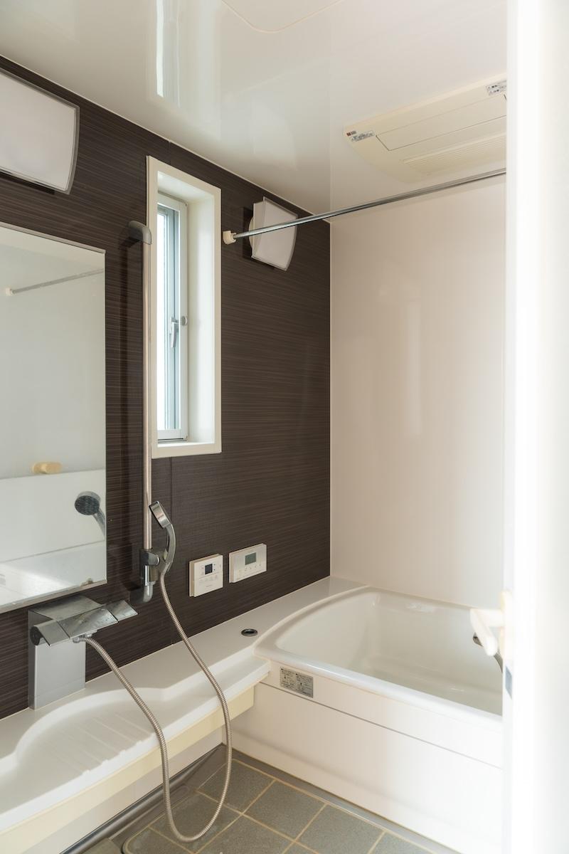 宝塚市花屋敷荘園の賃貸物件/お風呂もゆったり。浴室乾燥付き