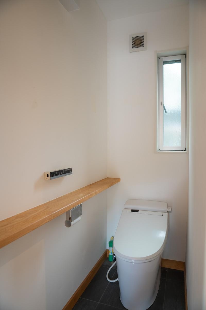 宝塚市花屋敷荘園の賃貸物件/1階トイレ