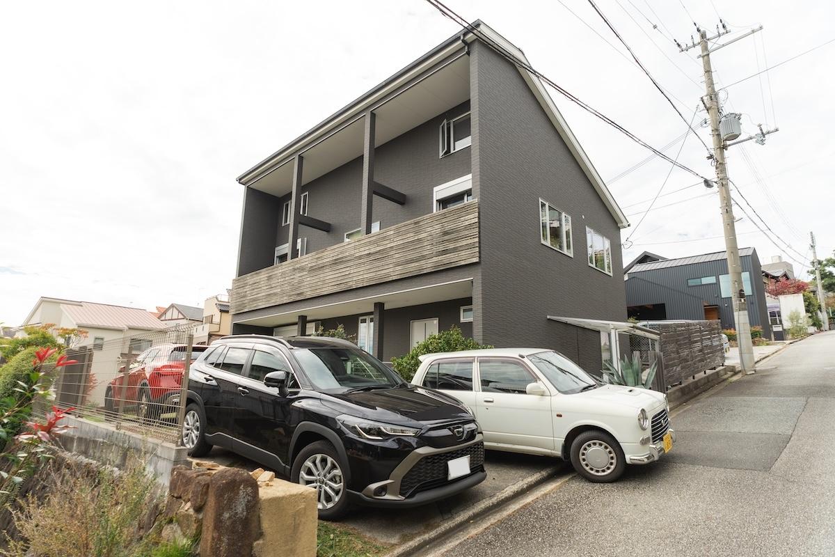 宝塚市花屋敷荘園の賃貸物件/車2台は停められます