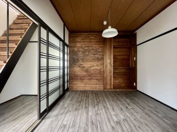 神戸市長田区梅ケ香町の賃貸物件/木目を眺めて暮らす