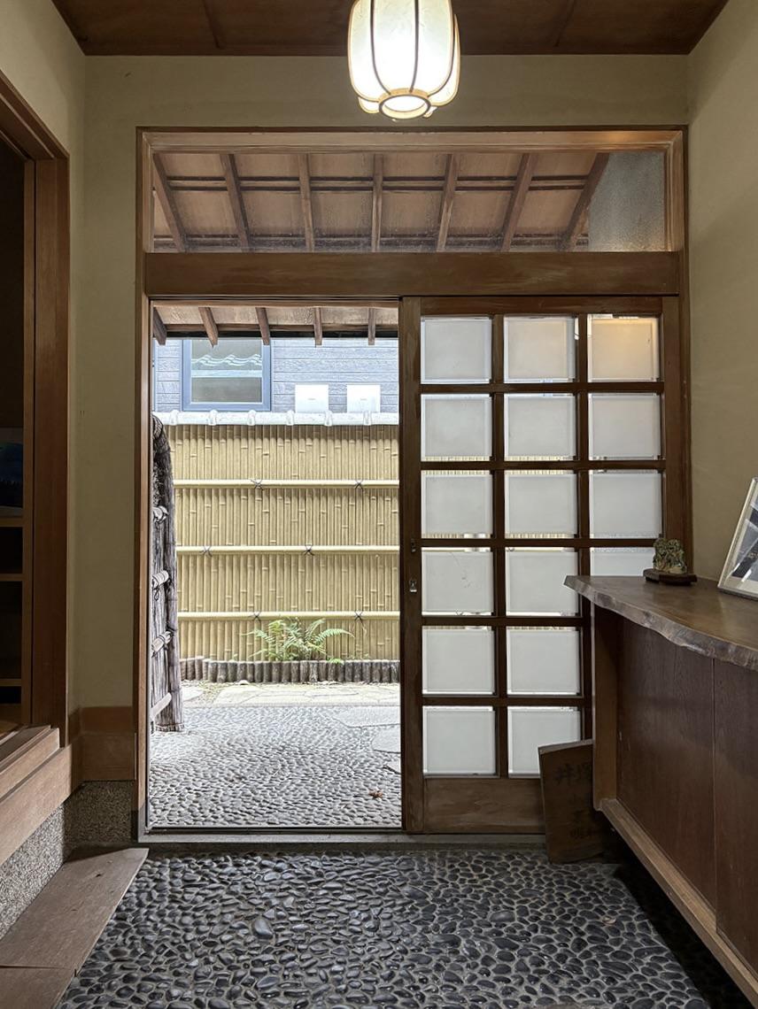 三木市末広の売買物件/玄関も良い雰囲気