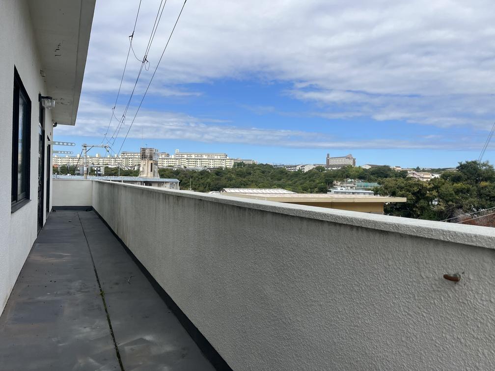 神戸市垂水区舞子坂の売買物件/バルコニーは抜け感があって気持ちいい