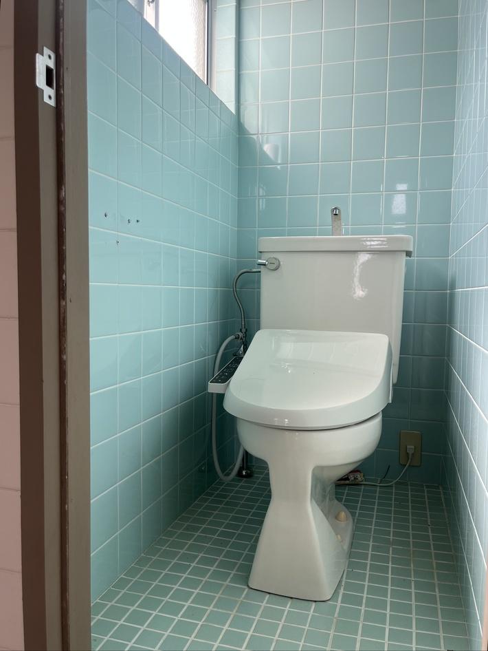 神戸市垂水区舞子坂の売買物件/3階トイレは比較的新しそう