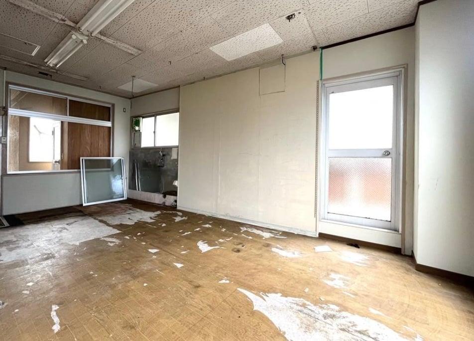 神戸市垂水区舞子坂の売買物件/2階奥の部屋はお弁当屋さんの厨房だったそう