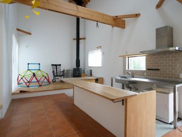 西宮市山口町の売買物件/里山の息吹、暖炉のある風景