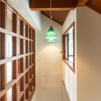 神戸市東灘区住吉山手の賃貸物件/玄関に明るい光をおとします