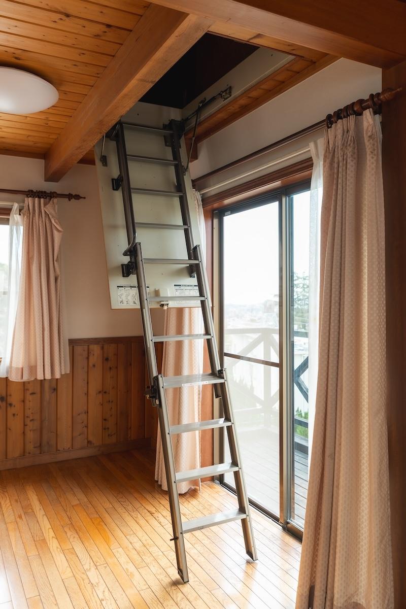 神戸市東灘区住吉山手の賃貸物件/2階の天井から梯子を下ろすと・・・