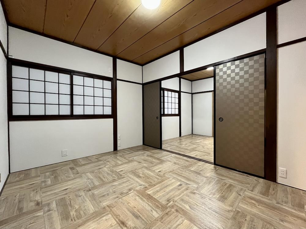 尼崎市西大物の賃貸物件/統一された障子、襖、床のデザイン
