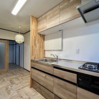 尼崎市西大物の賃貸物件/ダイニングキッチンは少し小さめの印象ですが、部屋数が多いので全体的にファミリーでもゆったり使えそうです。