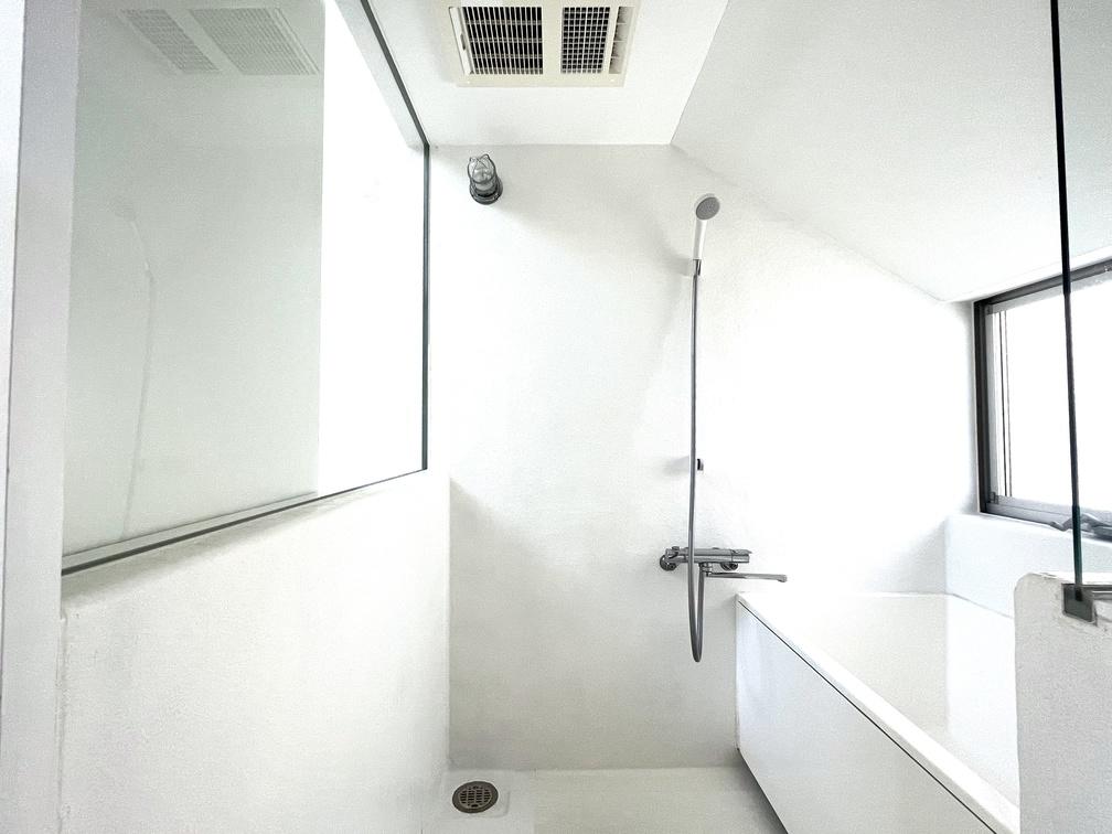 神戸市垂水区高丸の賃貸物件/白で統一されたバスルーム