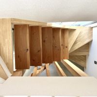 神戸市垂水区高丸の賃貸物件/素足で歩きたい天然木の階段