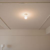 神戸市東灘区住吉台の売買物件/カーペットのスペースの上にはカーテンレールが。