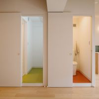 神戸市東灘区住吉台の売買物件/トイレと洗面の床が懐かしいリノリウム。