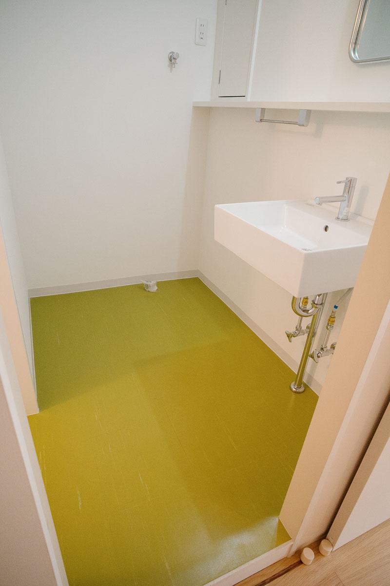 神戸市東灘区住吉台の売買物件/洗面、奥には洗濯機がおけます