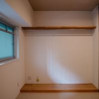 神戸市東灘区住吉台の売買物件/洋室には備え付けのハンガーラック