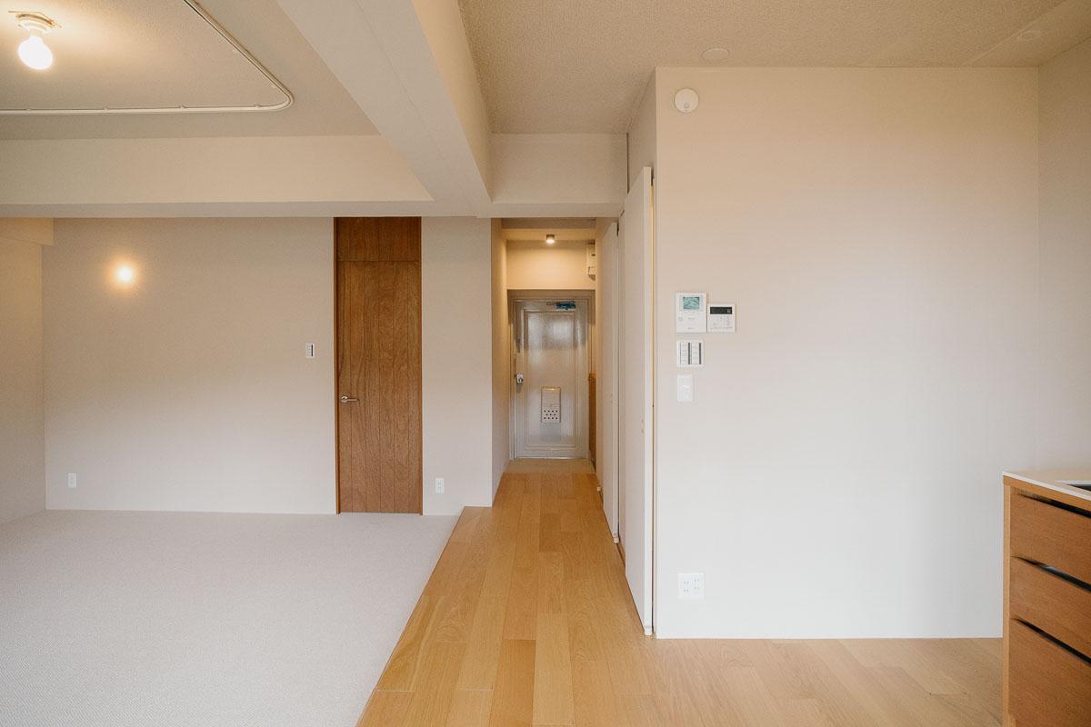 神戸市東灘区住吉台の売買物件/リビングの奥には洋室