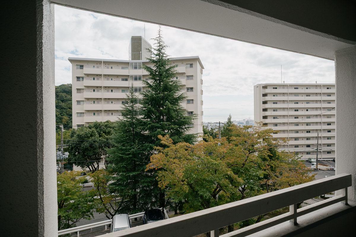 神戸市東灘区住吉台の売買物件/この日は海にサンフラワーが停泊中。