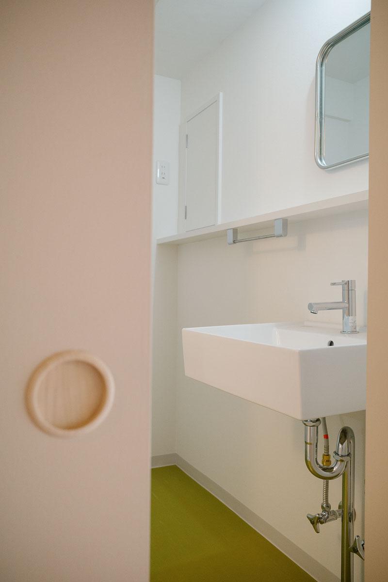 神戸市東灘区住吉台の売買物件/引き戸のノブは木製。