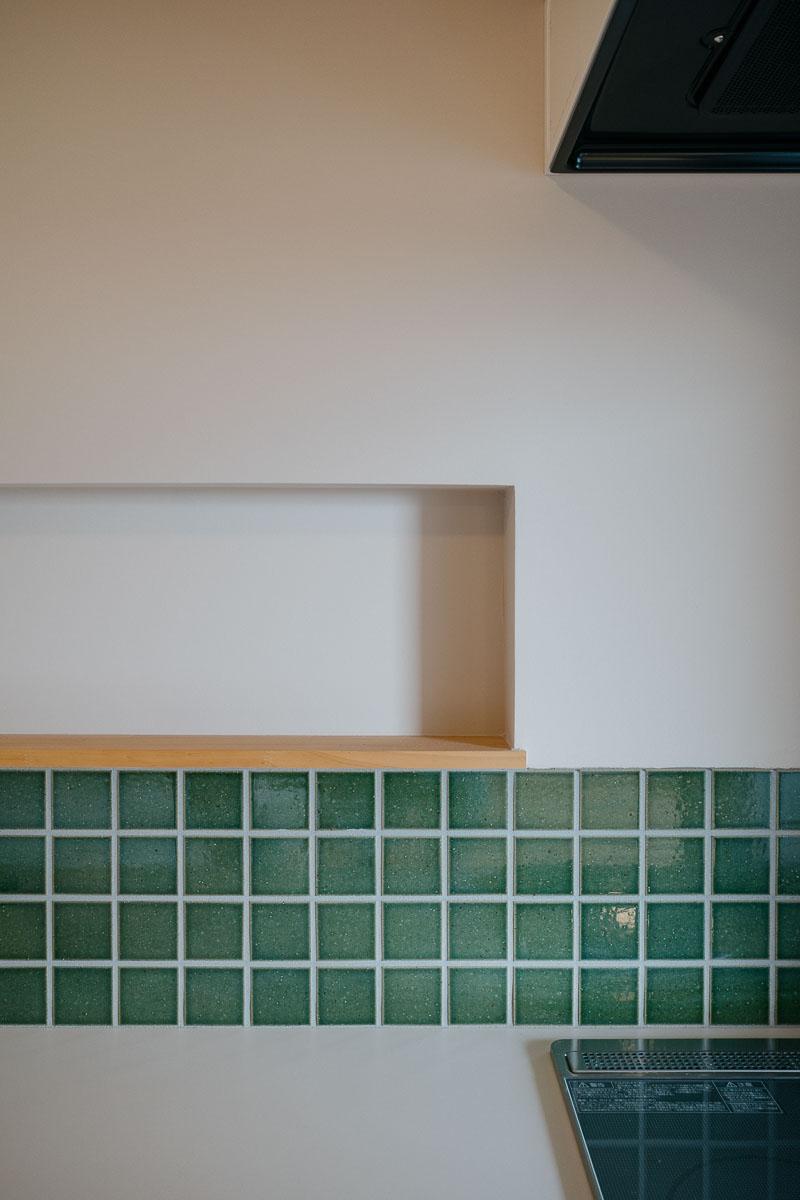 神戸市東灘区住吉台の売買物件/緑のニュアンスのあるタイルが可愛い