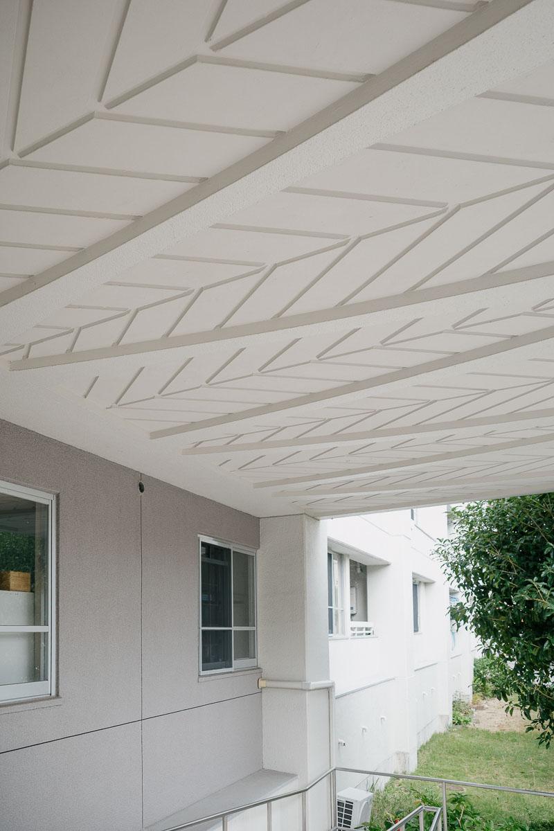 神戸市東灘区住吉台の売買物件/玄関ホールの天井のデザインも◎