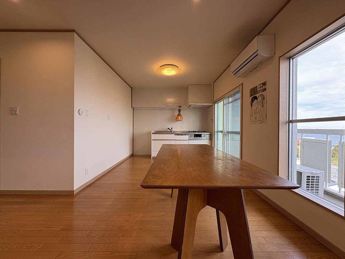 淡路市久留麻の売買物件/東向きで朝日がたっぷり入るLDK