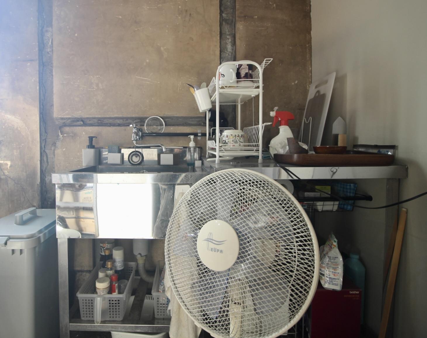 神戸市長田区神楽町の賃貸物件/バックヤードの残置物のシンク（現況写真）