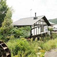 神戸市北区有野町唐櫃の売買物件/里山を背景に