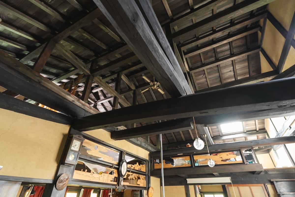 神戸市北区有野町唐櫃の売買物件/立派な小屋組が現しになっています