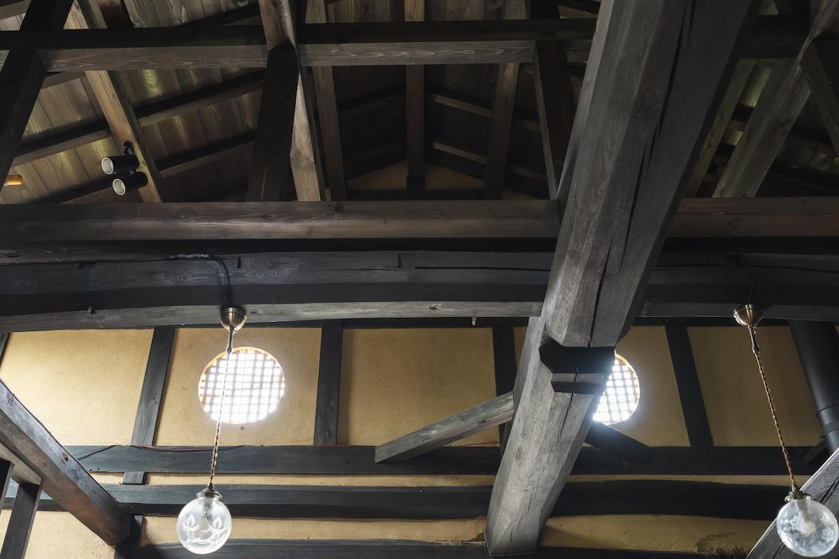 神戸市北区有野町唐櫃の売買物件/上部の円形窓が和モダンな雰囲気