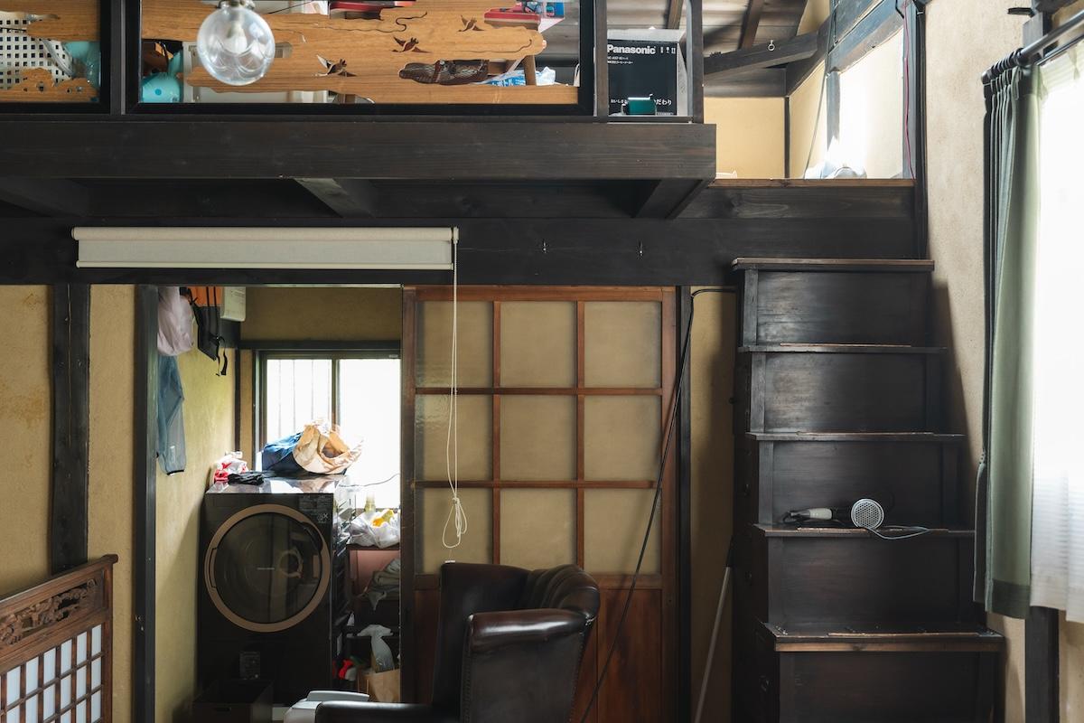 神戸市北区有野町唐櫃の売買物件/箱階段でロフトへ上がる