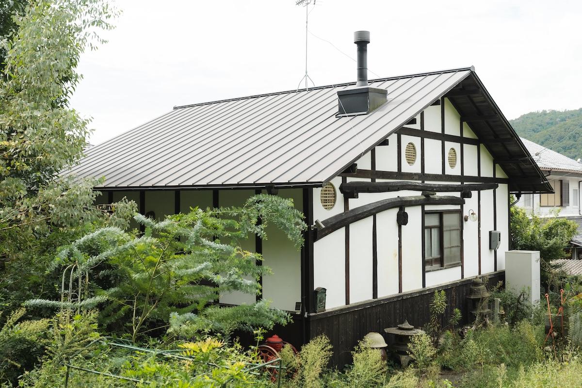 神戸市北区有野町唐櫃の売買物件/大屋根から突き出す煙突が絵になる古民家