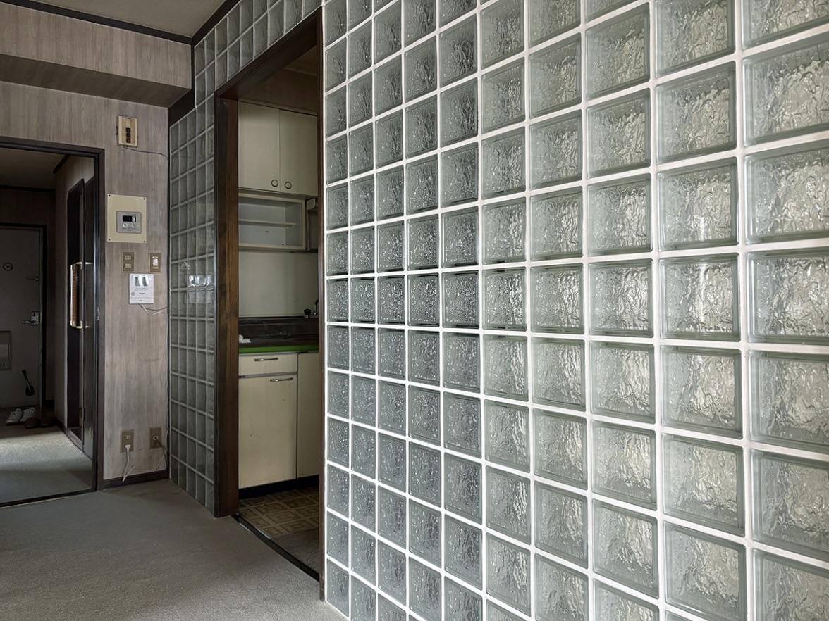 明石市中崎の売買物件/ガラスブロックの壁は残したい