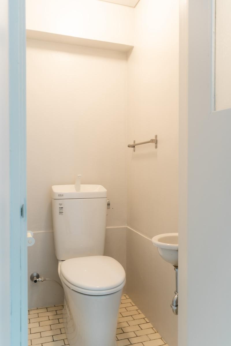 尼崎市道意町の賃貸物件/トイレにも手洗い器あり