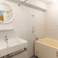 尼崎市道意町の賃貸物件/洗面とお風呂は一体で外国のアパルトマンのような風情