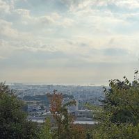 神戸市長田区高取山町の売買物件/街へ降りていく道からは抜けの良い風景も