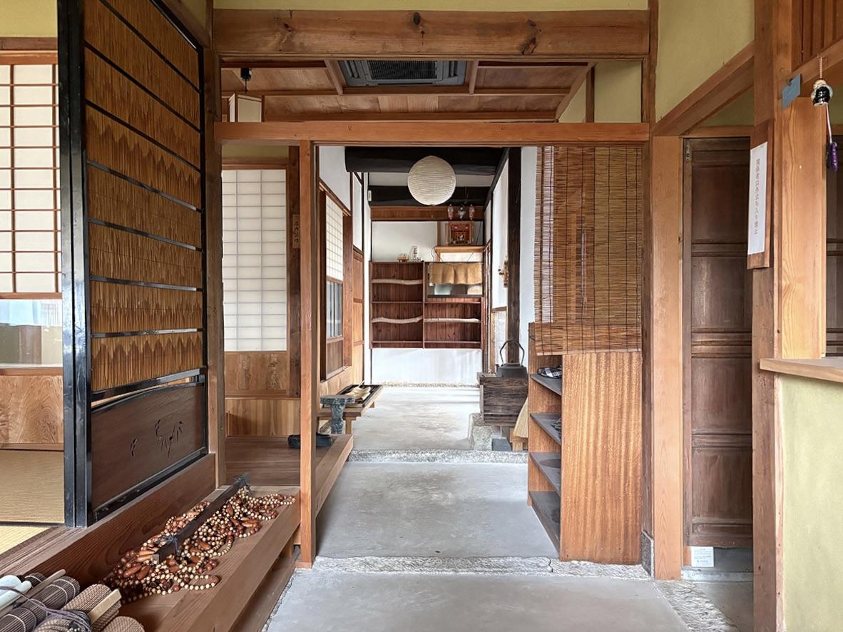 加西市油谷町の賃貸物件/玄関からの通し土間