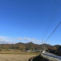 加西市油谷町の賃貸物件/物件へアプローチする道。とても気持ちのよい里山の風景。
