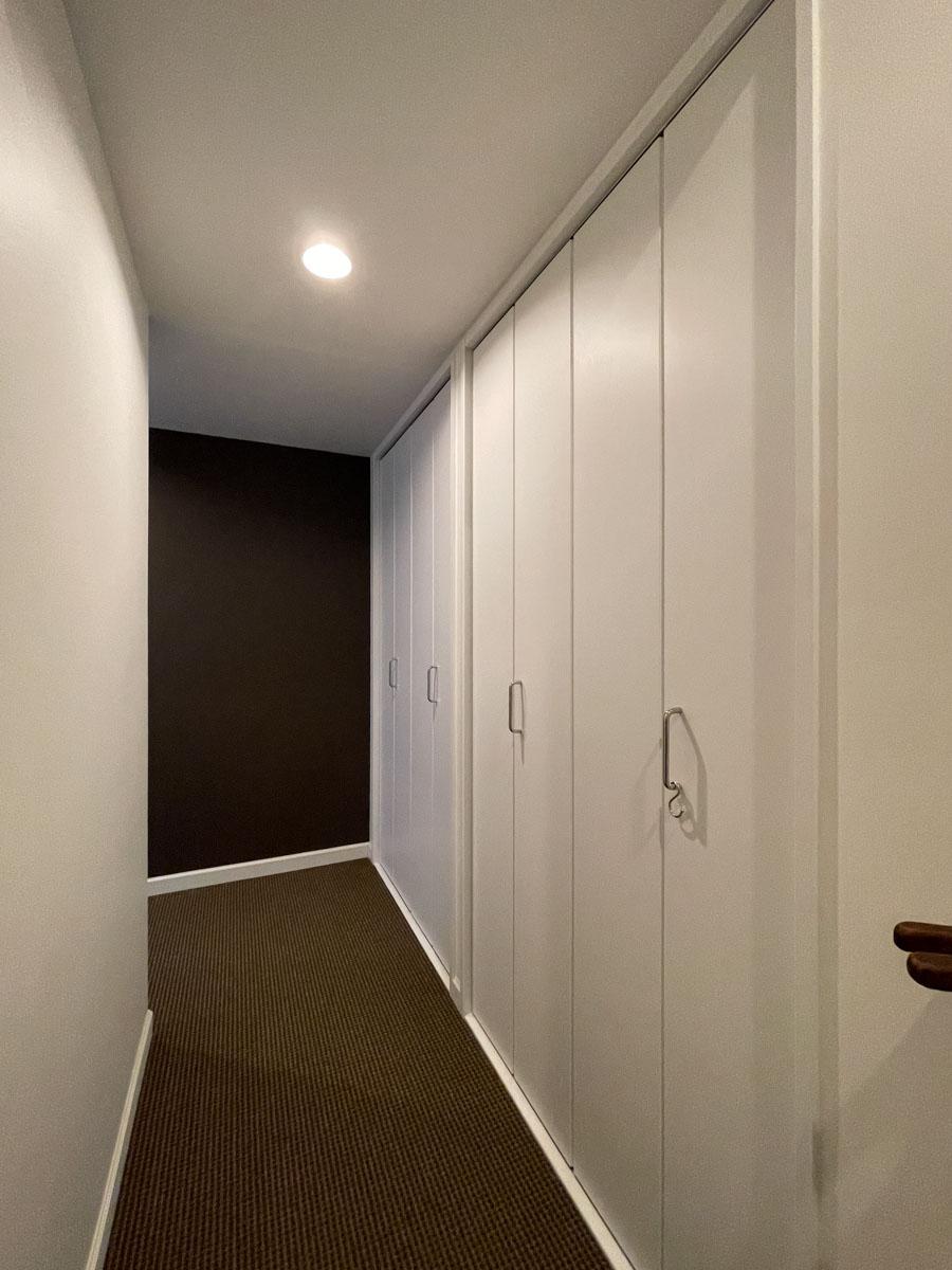 芦屋市奥池町の売買物件/ホールのクローゼット