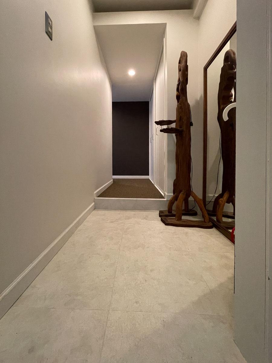 芦屋市奥池町の売買物件/玄関からホールへ