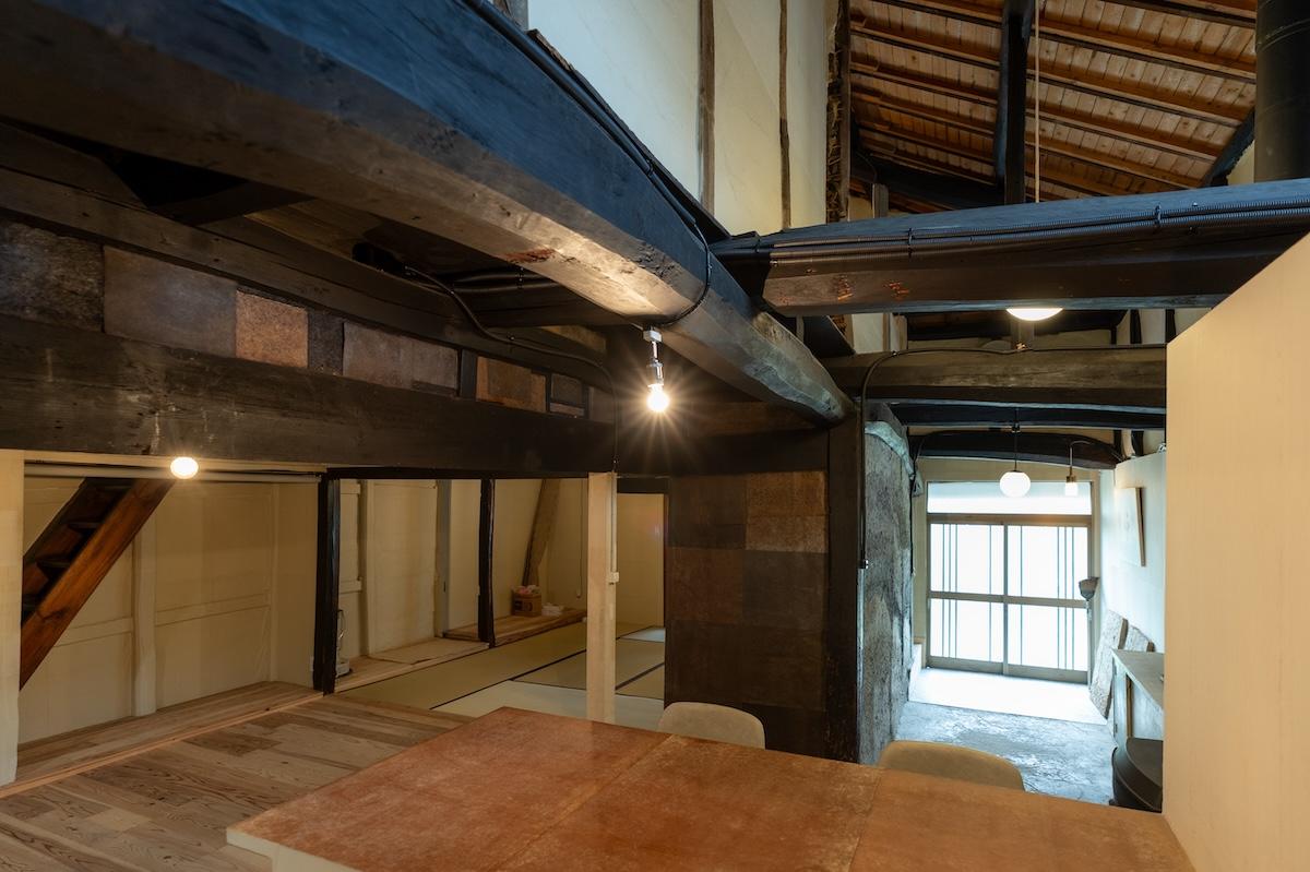 西宮市生瀬町の賃貸物件/壁やキッチン、カウンターに至るまで和紙で仕上げられた空間