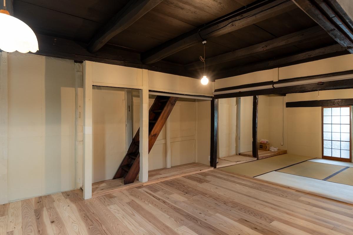 西宮市生瀬町の賃貸物件/床は無垢フローリングと畳の間