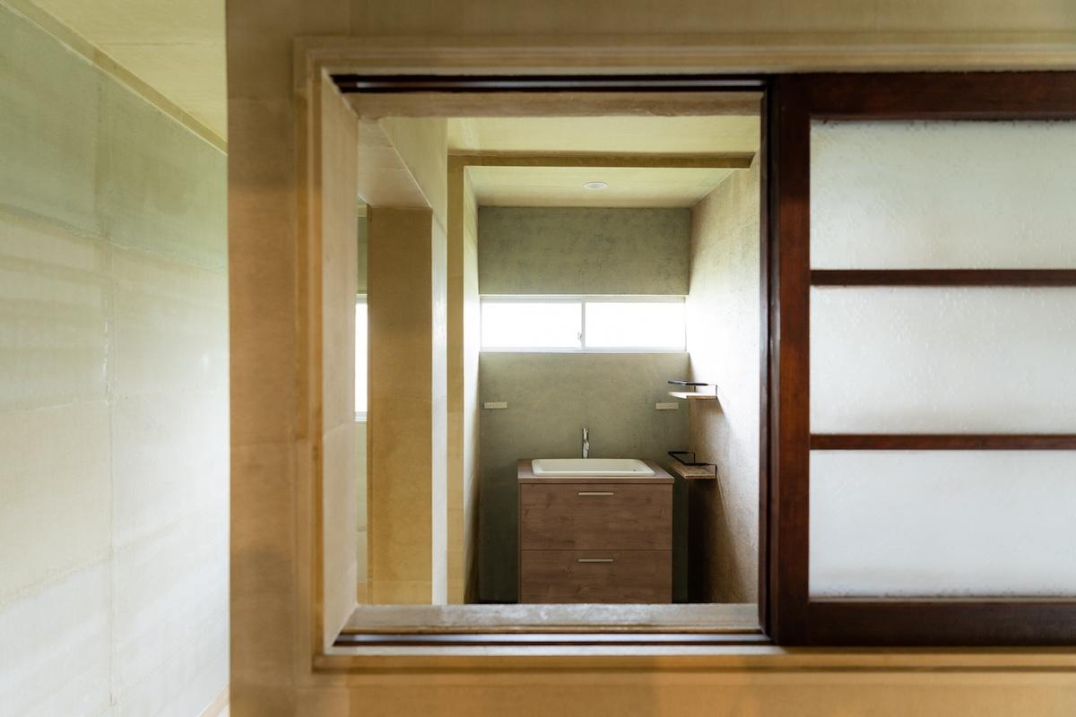 西宮市生瀬町の賃貸物件/玄関横に水回り