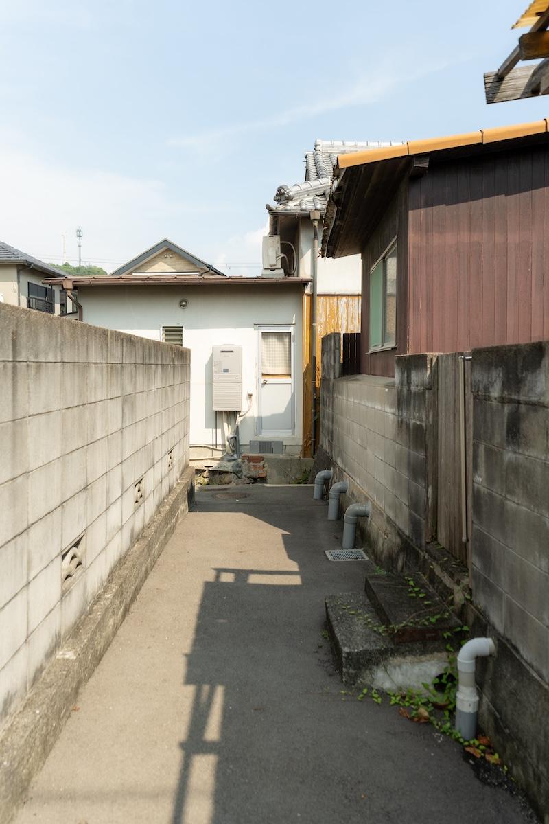 西宮市生瀬町の賃貸物件/細い路地裏にひっそりと佇んでいます（車侵入不可）