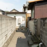 西宮市生瀬町の賃貸物件/細い路地裏にひっそりと佇んでいます（車侵入不可）