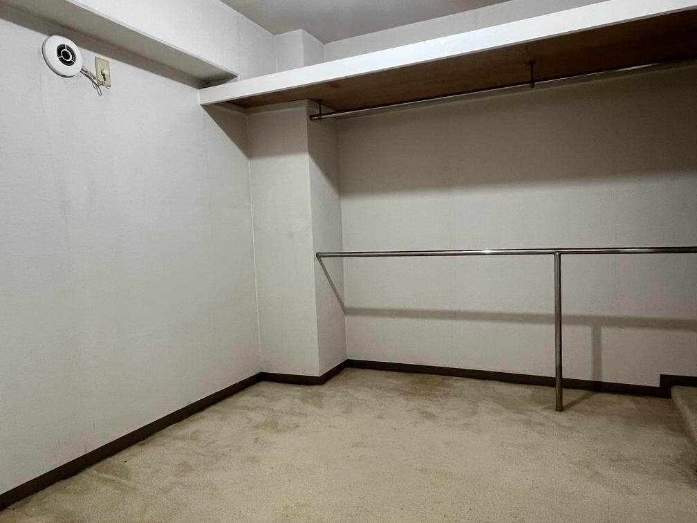 神戸市垂水区西舞子の売買物件/収納もたっぷりな納戸