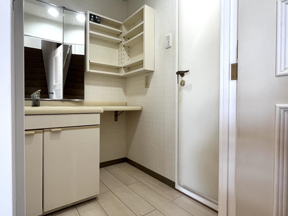 神戸市垂水区西舞子の売買物件/１階洗面所